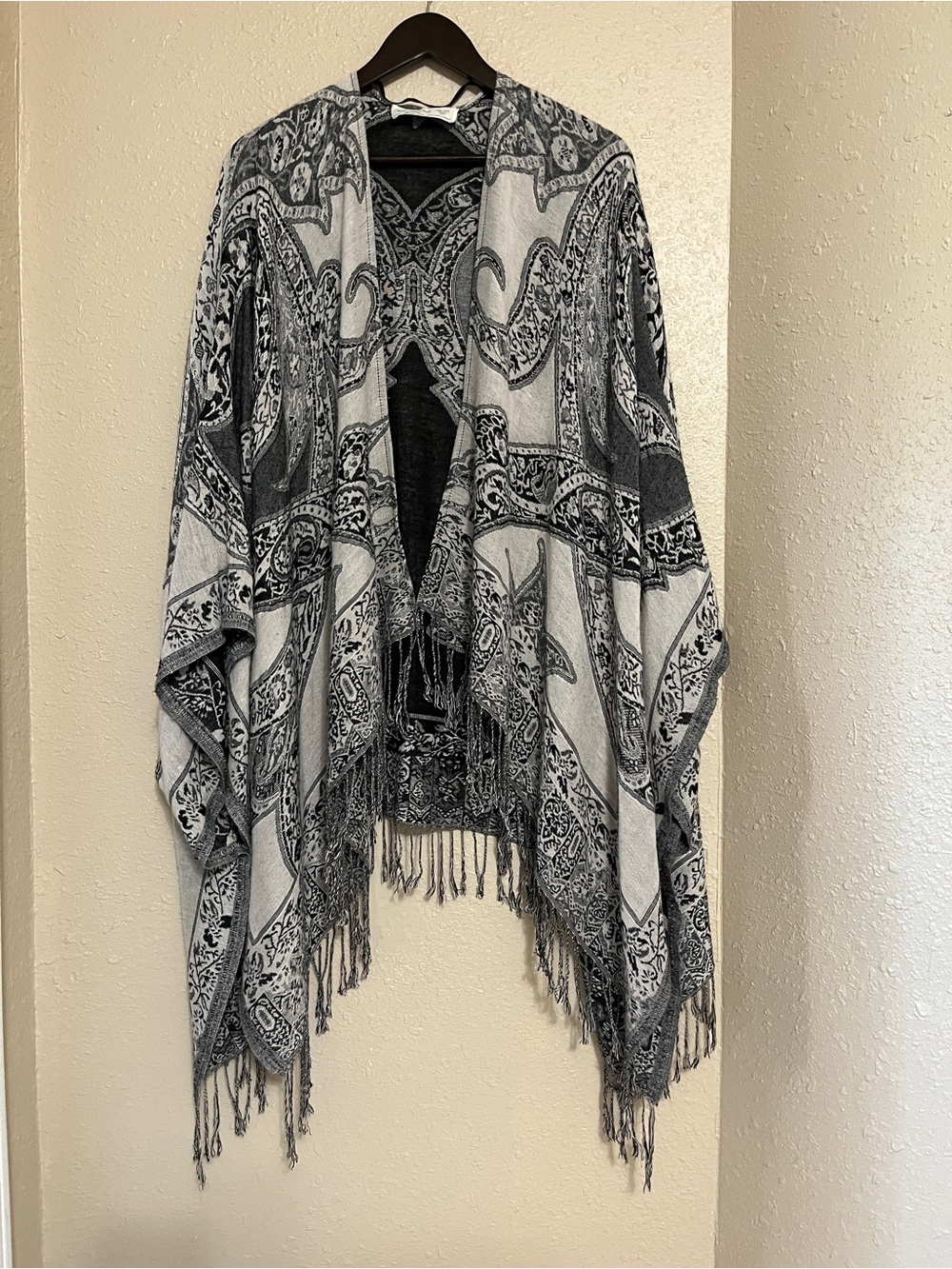 Abercrombie & Fitch Paisley Fringe Wrap Shawl One Size